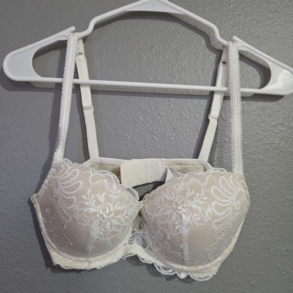 Le Mystere Lace Bra in Cream